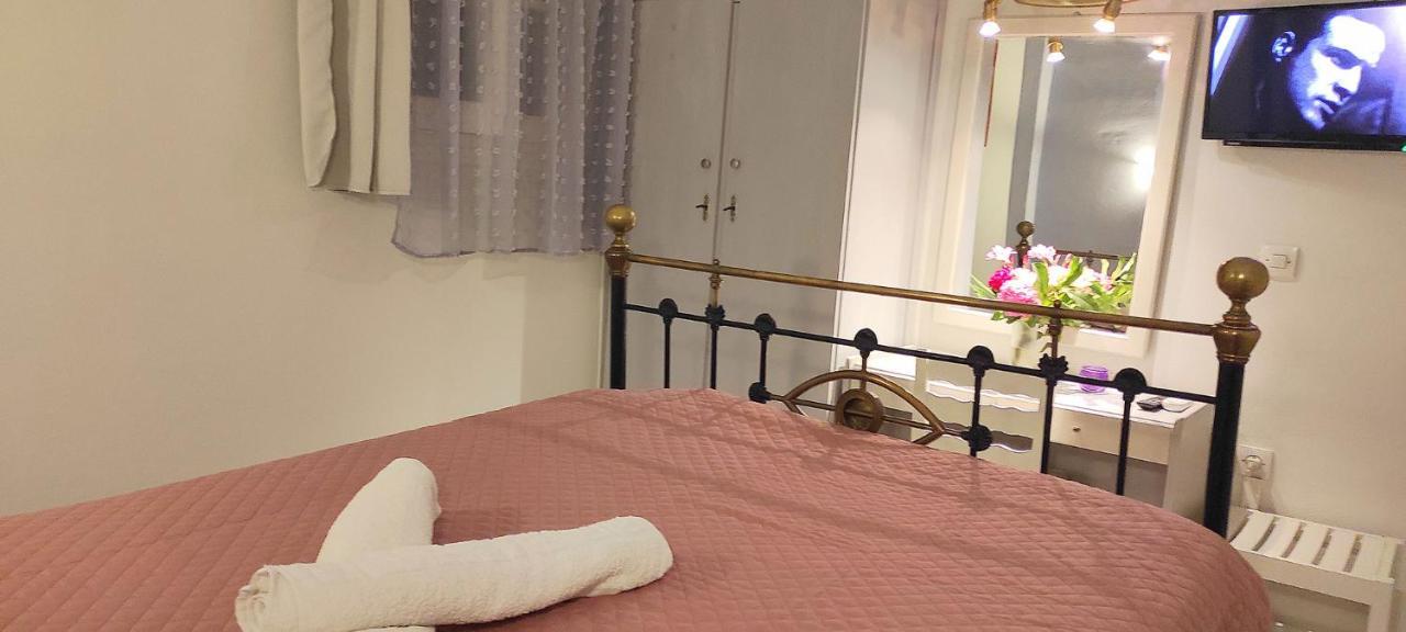 Ktima Theofilos - Frideriki Guest house Petriti (Corfu)